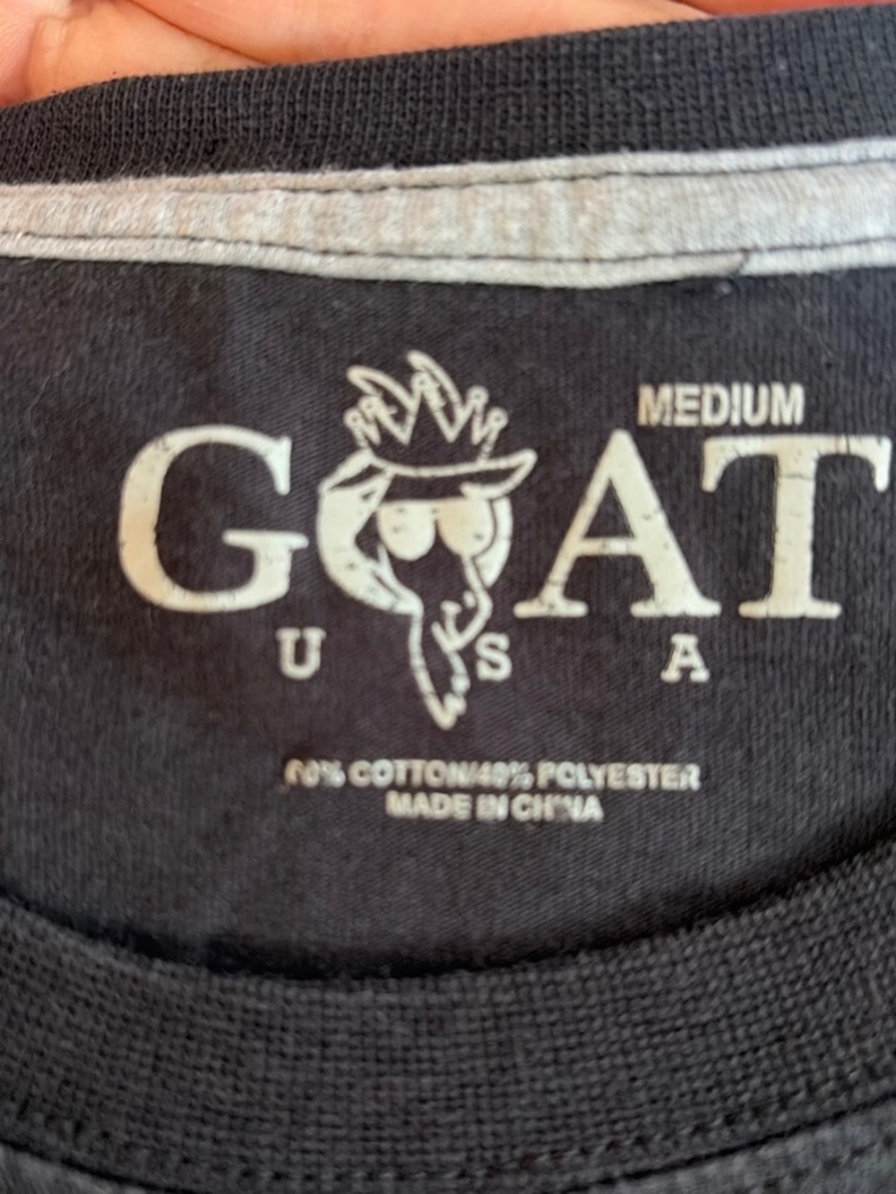 Women’s medium GOAT volleyball Tshirt